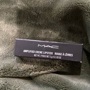 MAC Cosmetics Amplified Lipstick BRAND NEW inshade: BLANKETY. Such a pretty nude